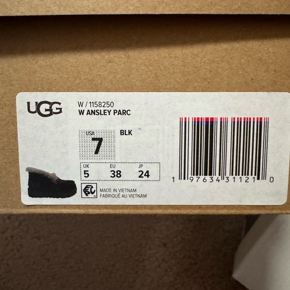 Ugg Ansley parc womens, Use only one time look like new. - Picture 10 of 11